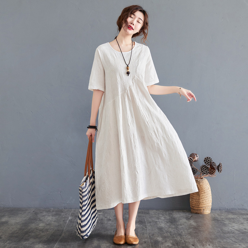 Váy Trắng Dáng Rộng Vải Jacquard – Thiết Kế Che Dáng, Mặc Cực Mát
