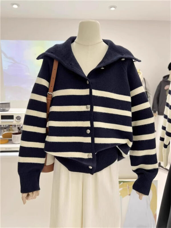 Áo Khoác Len Nữ Cổ Bẻ Navy Kẻ Trắng