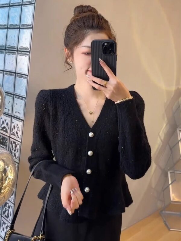 Áo Cardigan Dệt Kim Peplum Đen – Sang Trọng & Nữ Tính