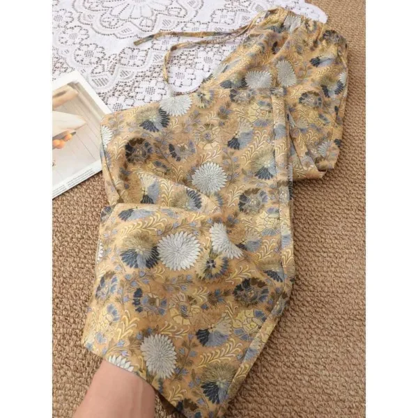 Quần Dài Họa Tiết Hoa Cúc Cổ Điển – Be Vàng