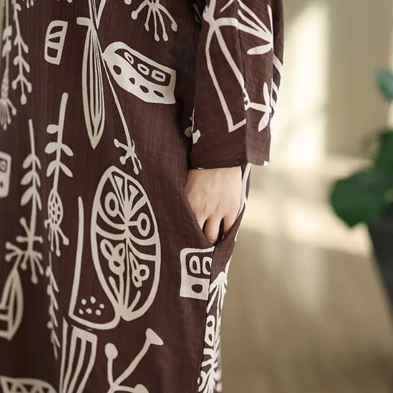 Đầm Oversize Cổ Chữ V Họa Tiết Ký Tự Cổ Nâu Cà Phê Đầm Oversize Cổ Chữ V Họa Tiết Ký Tự Cổ Nâu Cà Phê