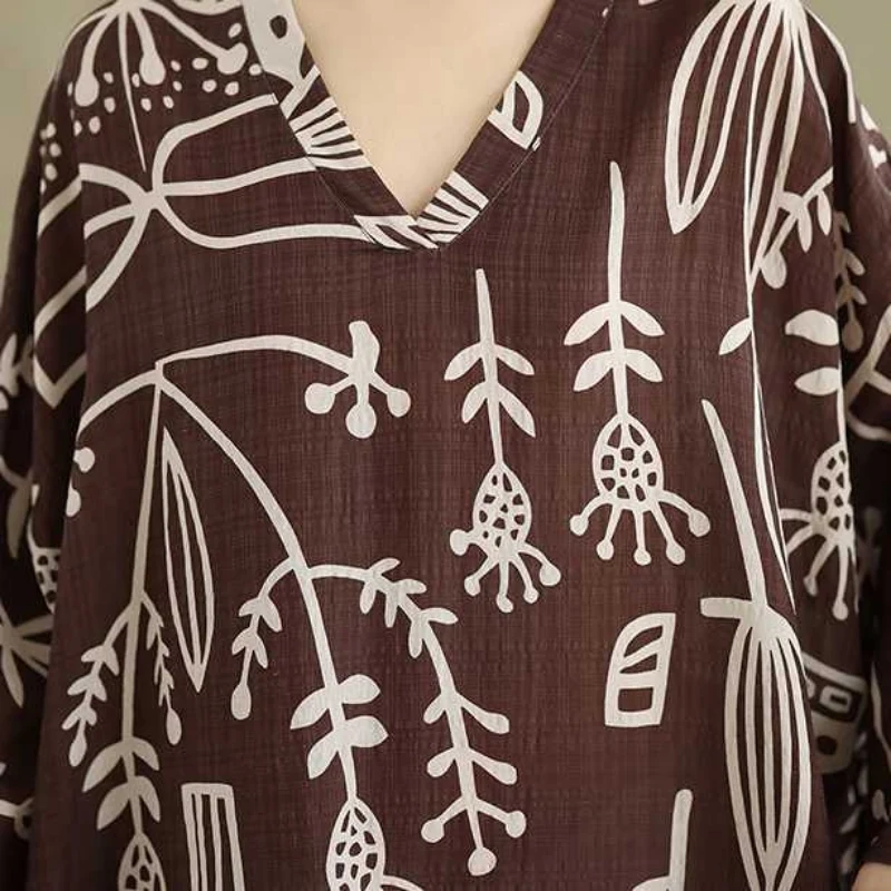 Đầm Oversize Cổ Chữ V Họa Tiết Ký Tự Cổ Nâu Cà Phê Đầm Oversize Cổ Chữ V Họa Tiết Ký Tự Cổ Nâu Cà Phê