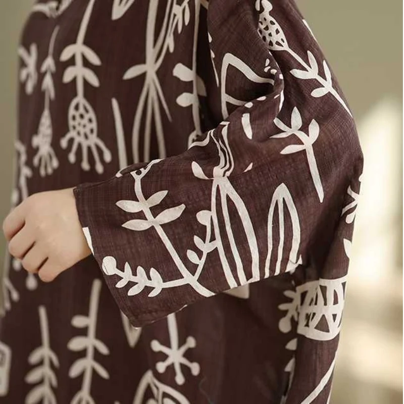 Đầm Oversize Cổ Chữ V Họa Tiết Ký Tự Cổ Nâu Cà Phê Đầm Oversize Cổ Chữ V Họa Tiết Ký Tự Cổ Nâu Cà Phê